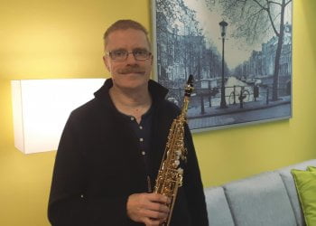 Hoitokoti Päiväkummun hoivamuusikko Jyrki Myllylä